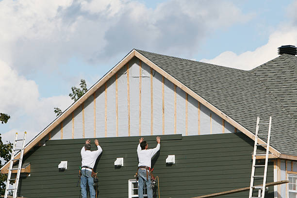Professional Siding Replacement technician working in Lockbourne, OH